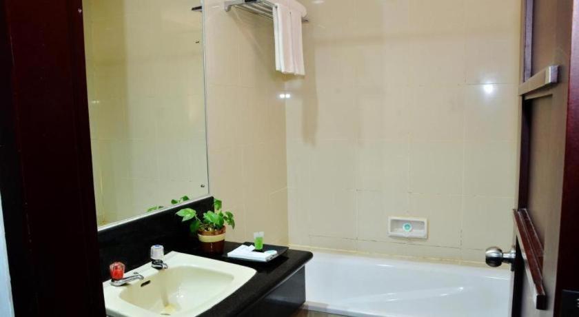 Hotel Tarakan Plaza Екстериор снимка